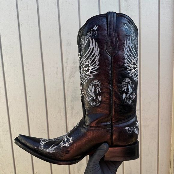 #86 Cracked Effect Leather Boot in Black Color with Wing Embroidery Details, Sty